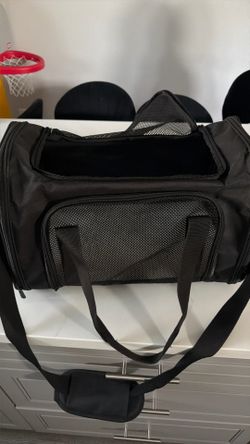 Duffle pet carrier
