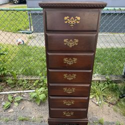 Skinny Dresser