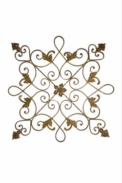 Metal Champagne Gold Fleur De Lis Scroll Wall Decorative Plaque Sculpture.