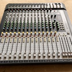Soundcraft Signature 16 Analog Mixer
