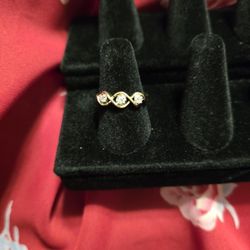 3 Diamond Stone Twisted Ring