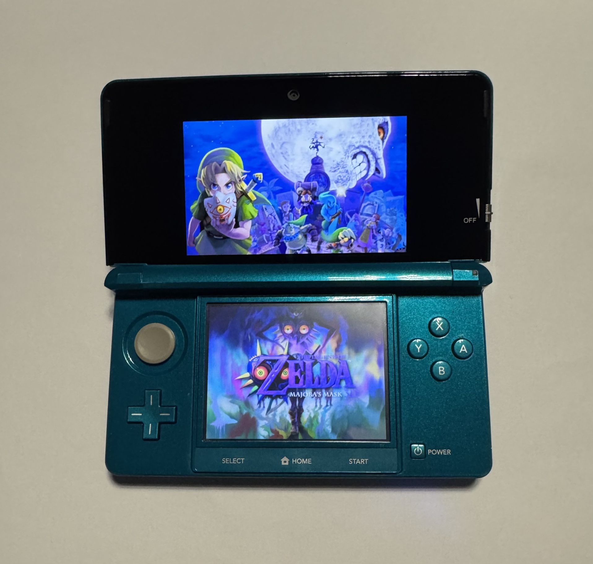 Aqua blue Nintendo 3ds With 690 Games