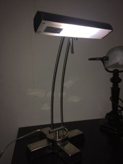 Desk lamp