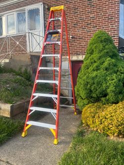 10 FT. Werner Fiver Ladder.Capacity of 300 pounds.