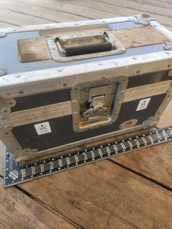 Equipment storage box