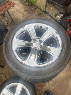 Dodge Chrome Alloy 5 Lug Wheel with Michelin Tire