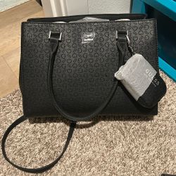 NEW Guess purse  with detachable wrislet 