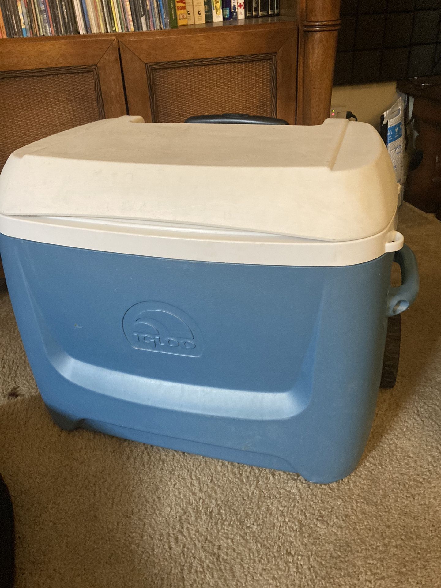 Igloo Island Breeze 50/60 Roller Cooler