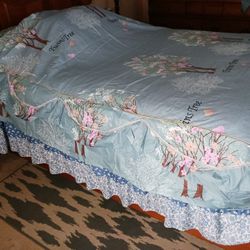 BED SKIRT QUEEN SIZE. THREE PIECES SET 