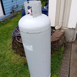 40 Gallon Porpane Tank, Full Of Propane. 