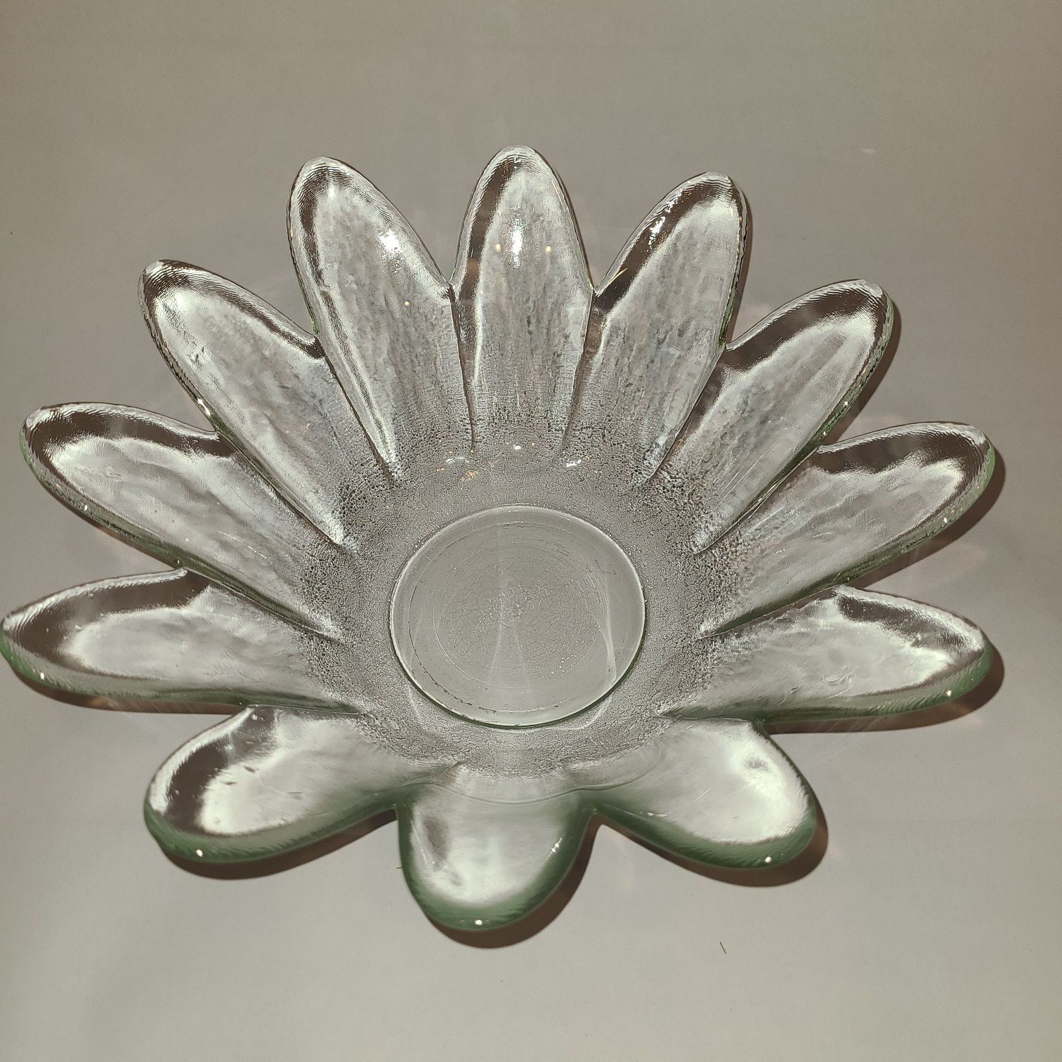 9" Glass decorative bowl