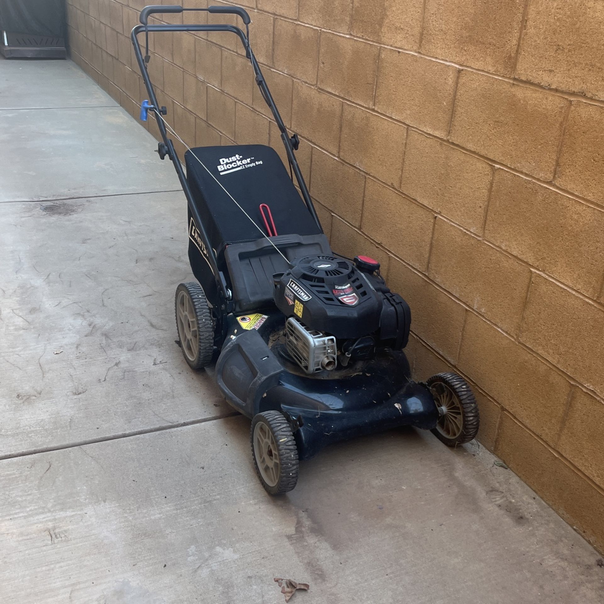 CRAFTSMAN M230 163cc 21in Selfpropelled Gas Lawn Mower with Briggs