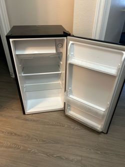 Mini Hisense black mini fridge