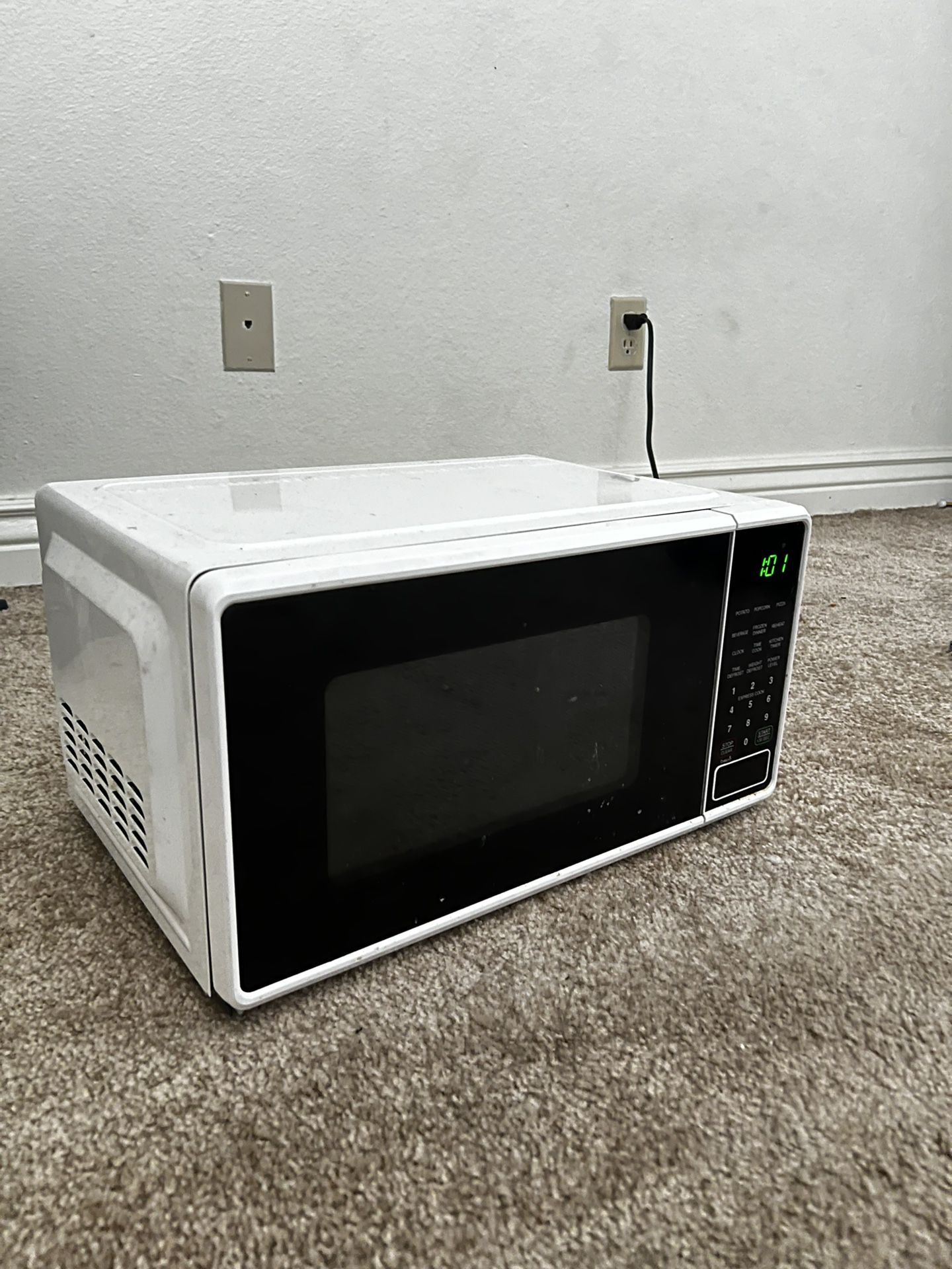 Mainstays Microwave 0.7 Cu White