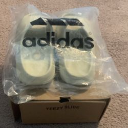 Yeezy Slides Size 8