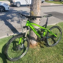 TREK SLASH 7 DOWN HILL BIKE