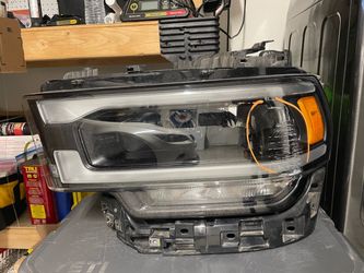 22 Ram2500  Laramie headlight