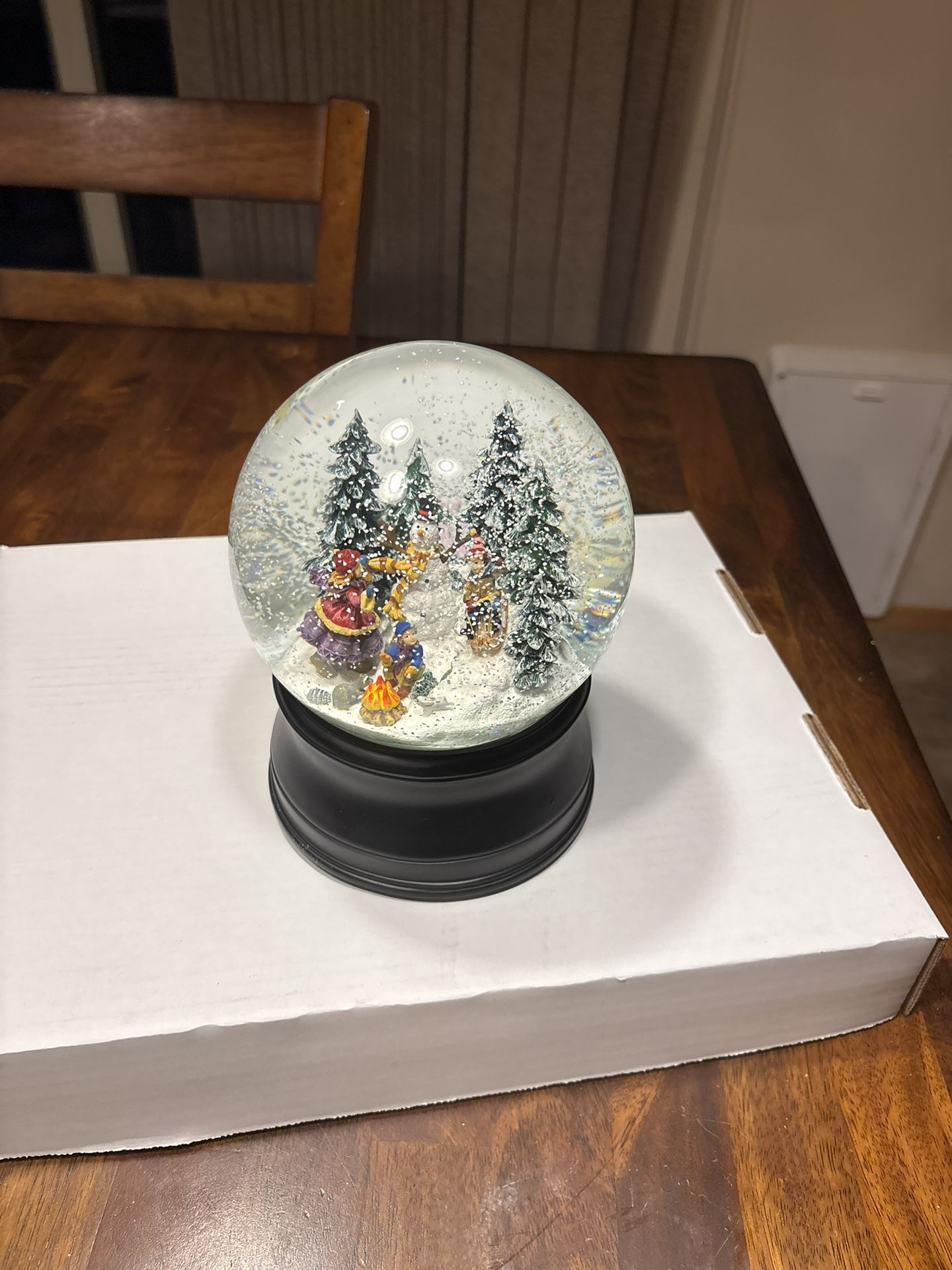 Balsam Hill Christmas Moments Musical Snow Globe Village Snowman Wind Up
