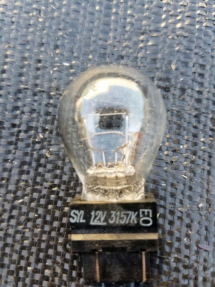 Sylvania 12v 3157k Bulb