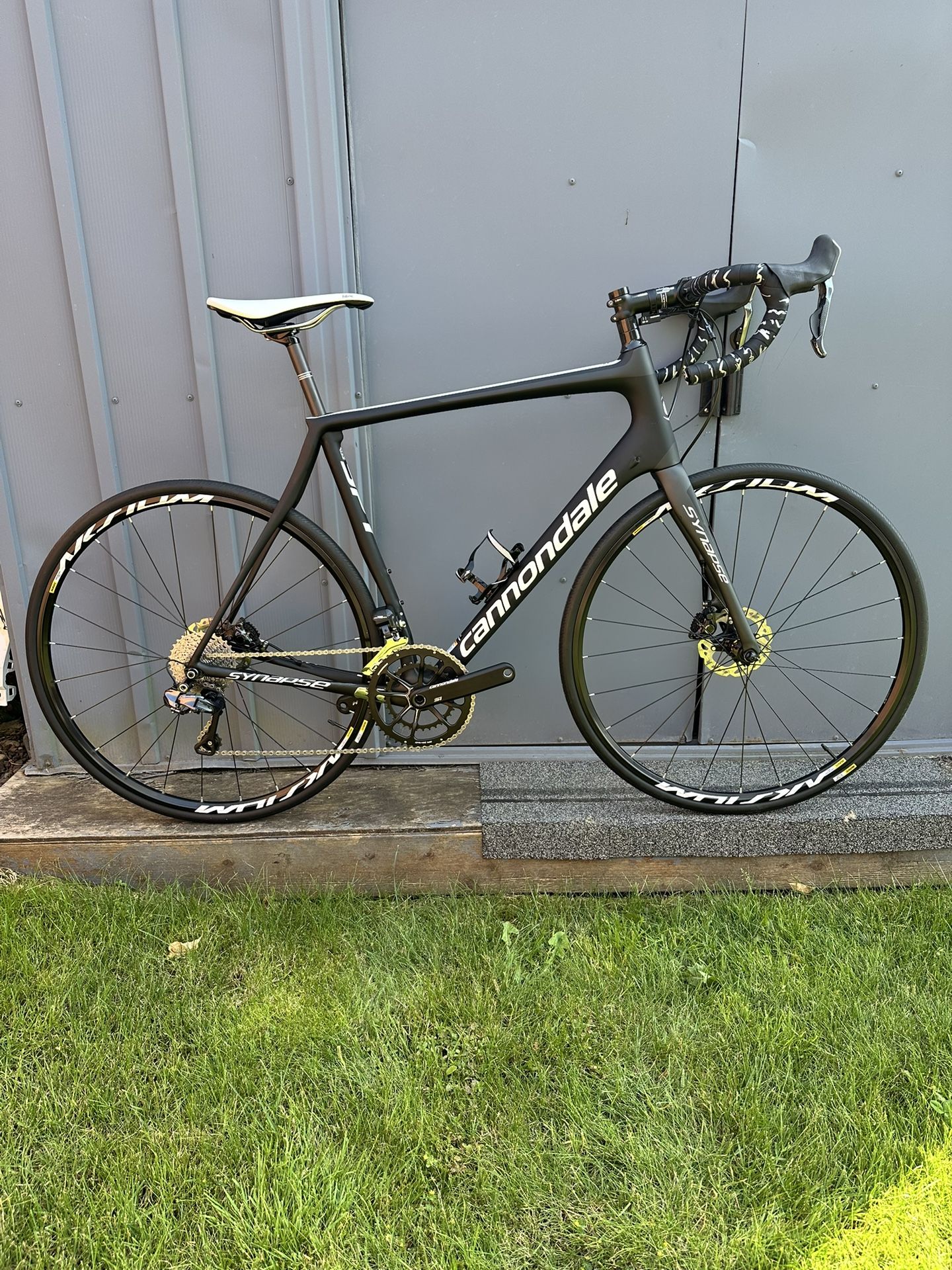 Cannondale Synapse Ultegra Di2 Carbon Fiber Road Bike