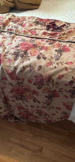 Shower curtain with hooks floral print