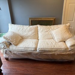 Modern Cream Sofa 7.5ft – Elegant, LIKE NEW. Must Go ASAP