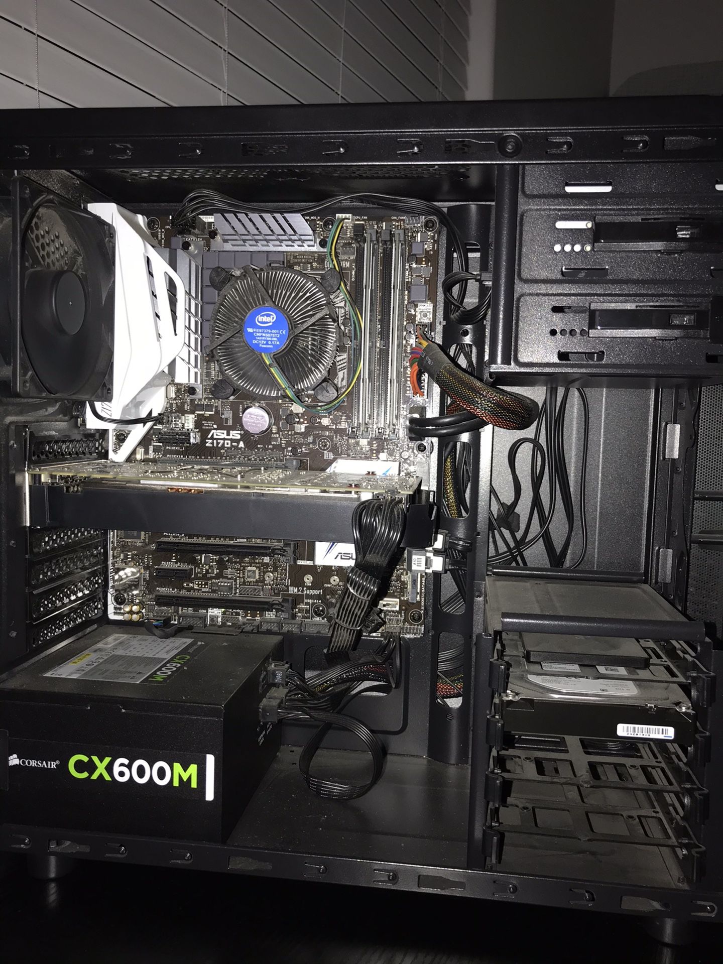 Custom gaming pc (GTX 1070ti, i5 6500k)