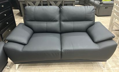 Valencia living room $699