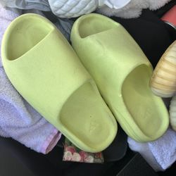 Yeezy Slides 