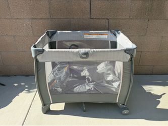 Graco 4 in 1 Bassinet/play n play