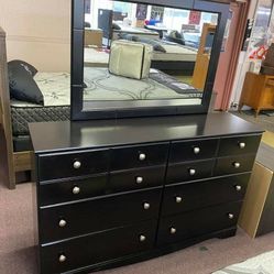 SPECIAL] Mirlotown Almost Black Dresser