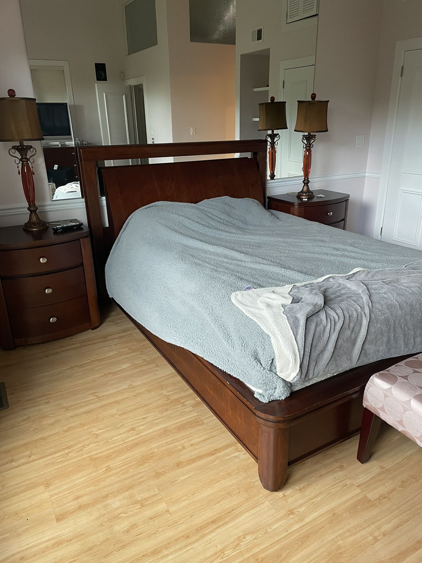 Queen Bedroom Set