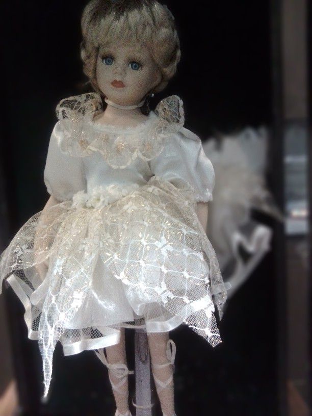 18" Collectible Memories Genuine Porcelain Little Angel Ballerina Dollin It's Own Case