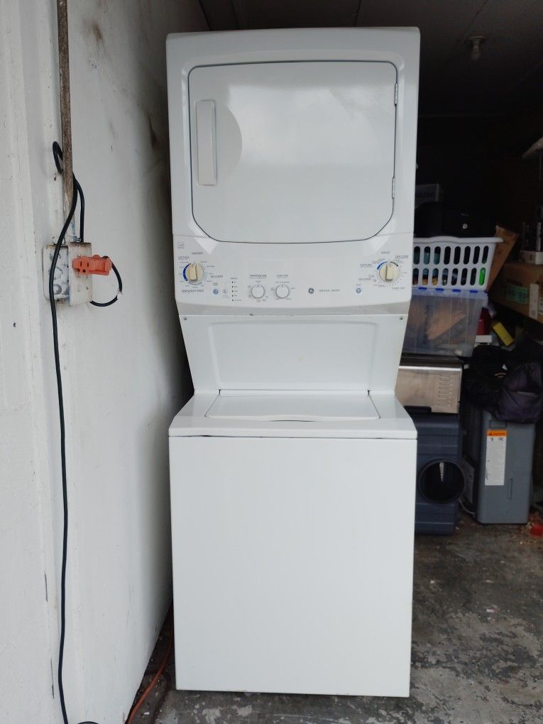 Like New GE Full Size Laundry Center Works Perfect With Warranty