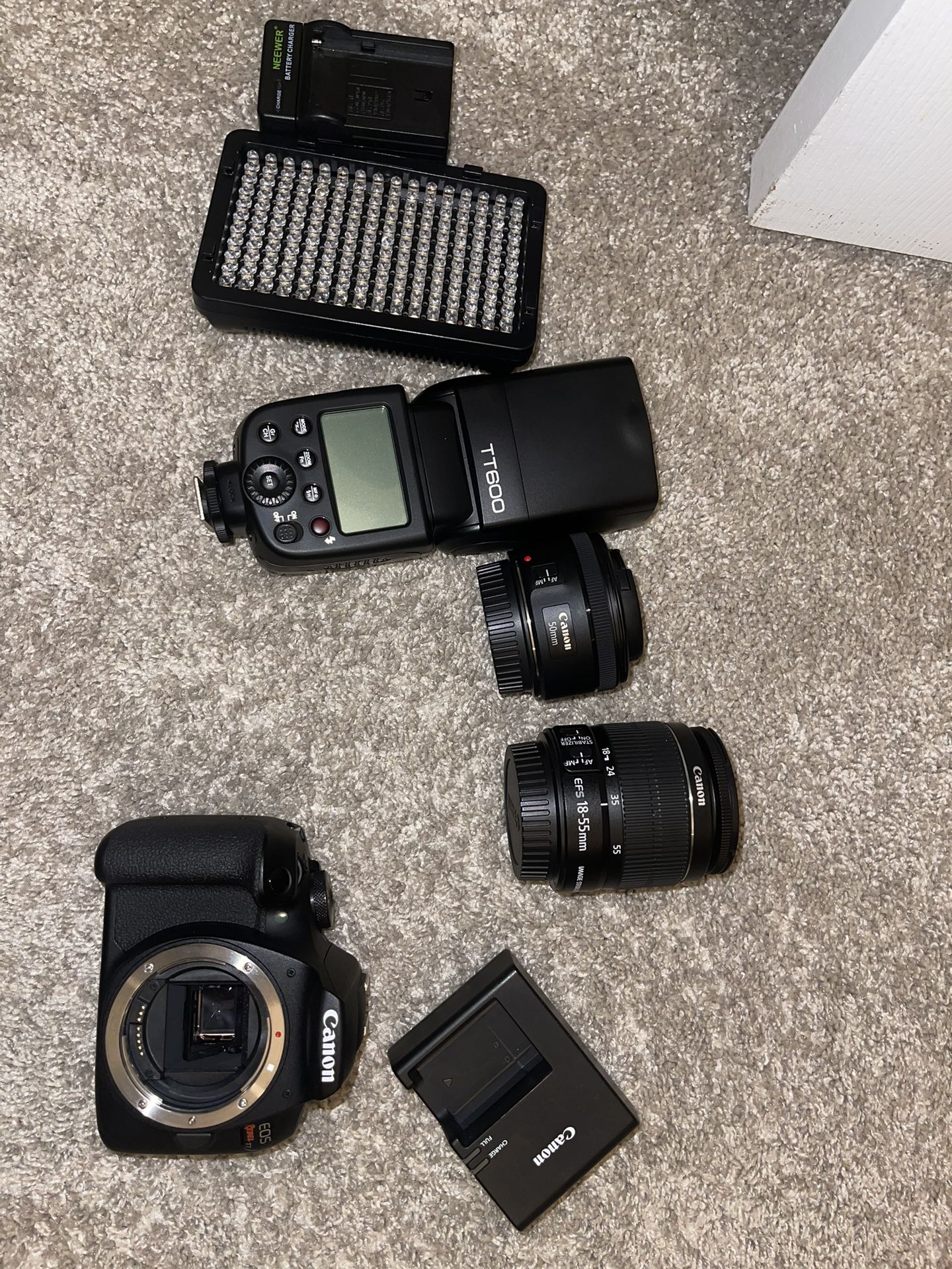 CANON T7 WITH LENS AND EQUIPMENT 