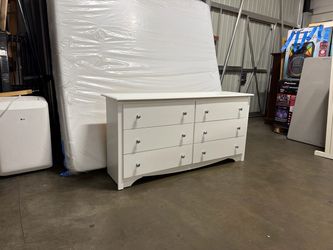6 dresser drawer $180