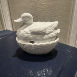 Vintage White Ceramic Nesting Duck Trinket Dish,4”x4”