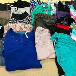 22 Pc Women’s Medium Mixed Clothing Lot EUC