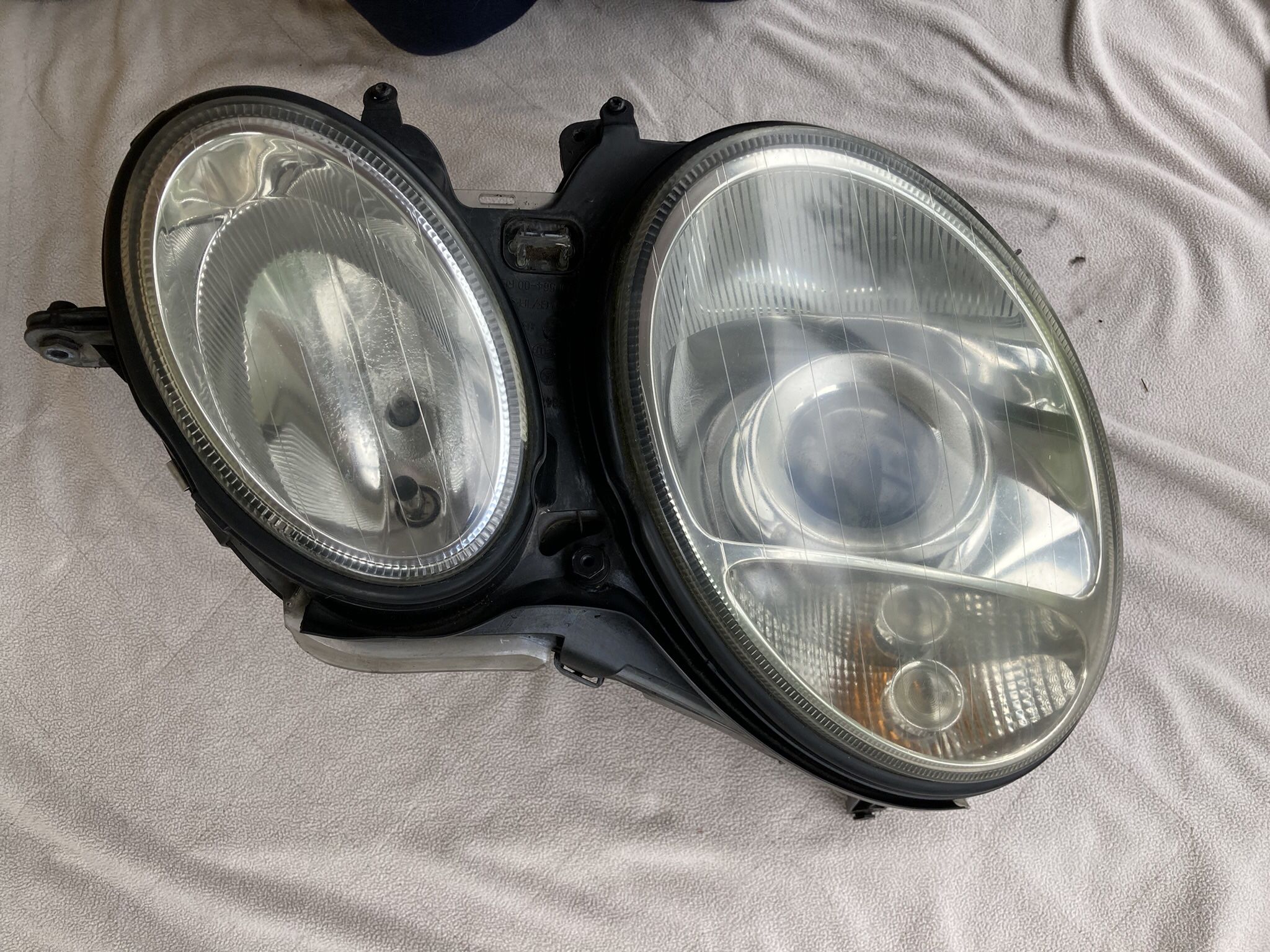 Pair of Headlights for Mercedes E320, E500, E55 2003-2006