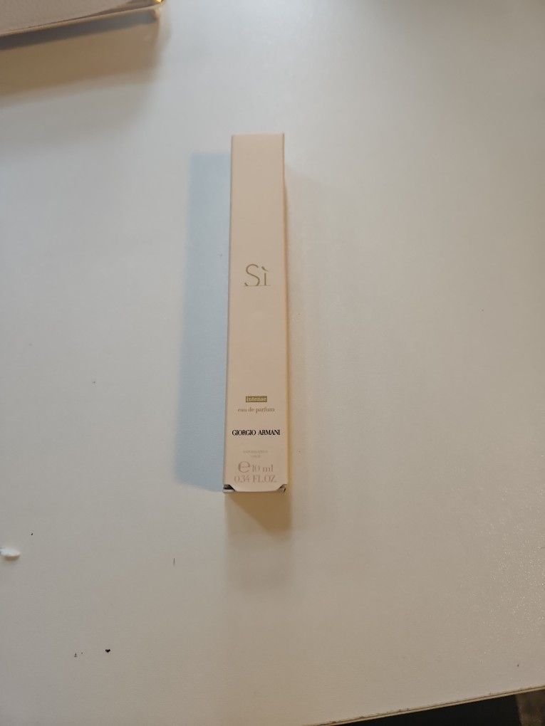 Sì By Giorgio Armani Perfume