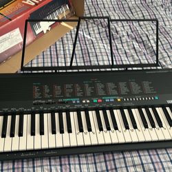 Yamaha PSR-18 electric piano