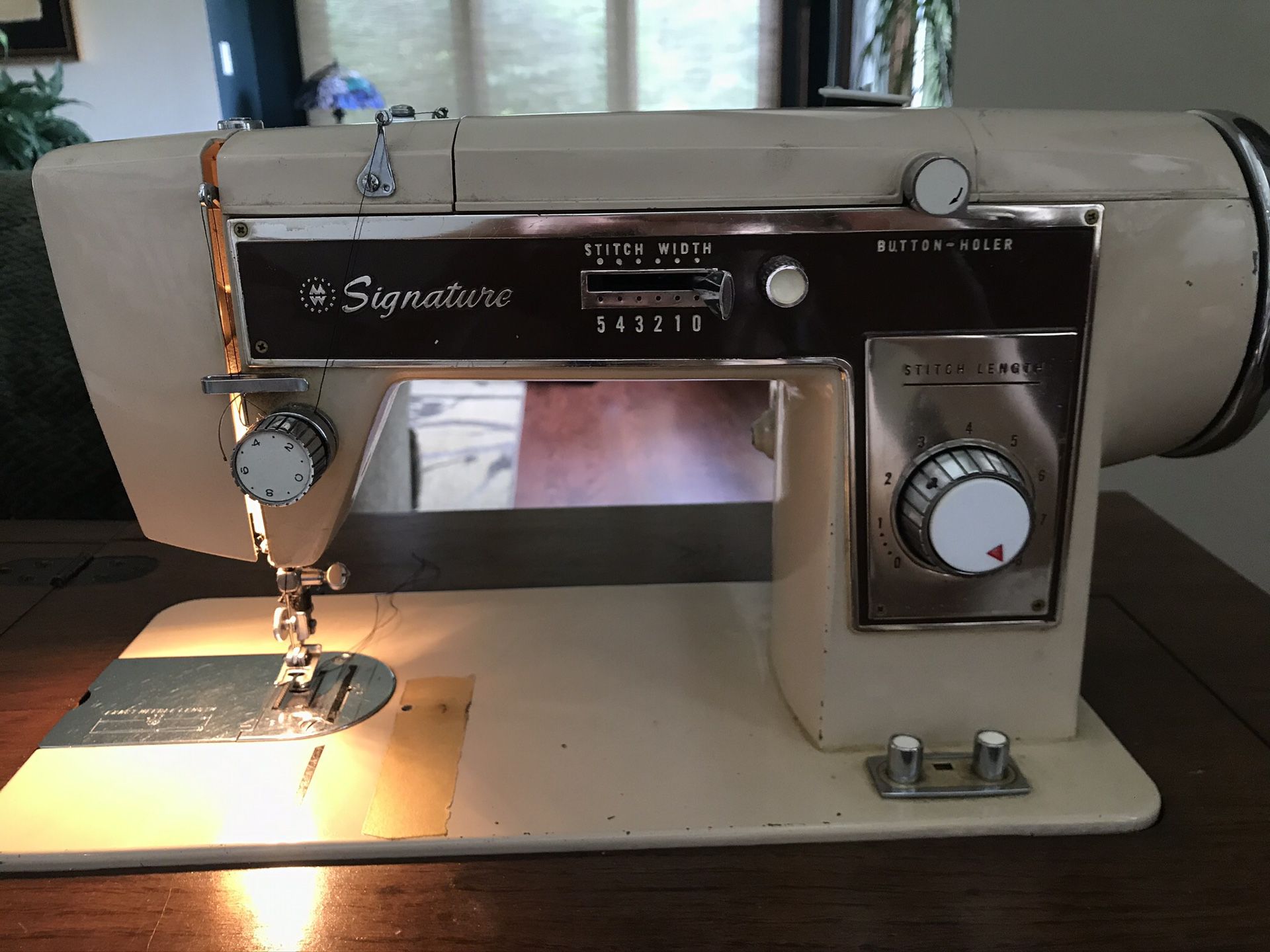 Vintage signature sewing machine and cabinet pristine condition