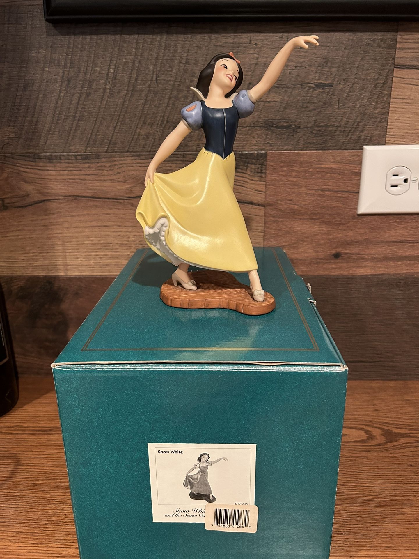 Walt Disney Classics Collection Snow White & the seven dwarfs “Snow White”