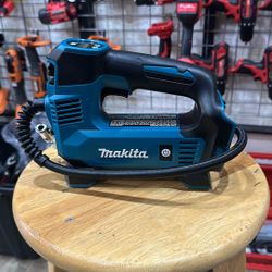 Makita 18V LXT Lithium-Ion Cordless Electric Portable Inflator (tool Only)