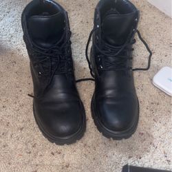 Black Boots 