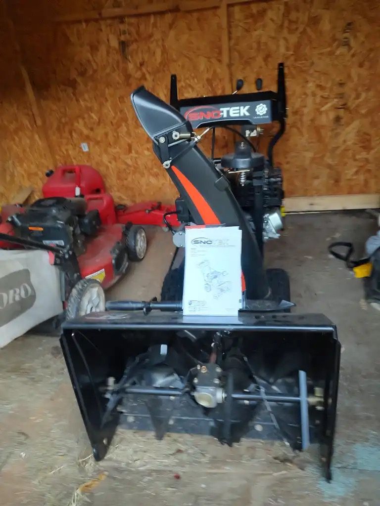 Snowtek 24” Gas Powered Snow Blower