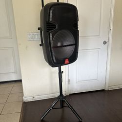 Rechargeable Music player - 15” Woofer  MICROPHONE & CHARGER INCLUDED ! Bluetooth - Fm Radio - Rechargeable  USB PORT - SD MEMORY SLOT - Portable  Com