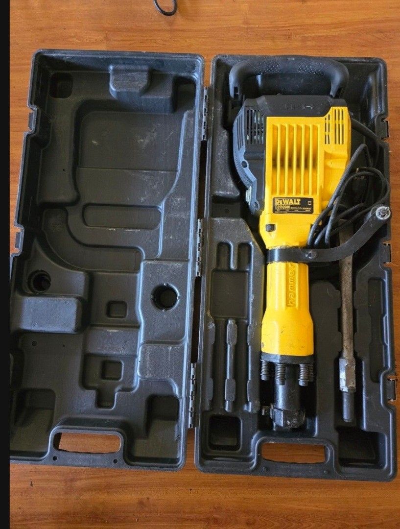 Dewalt D259260K Demolition Hammer