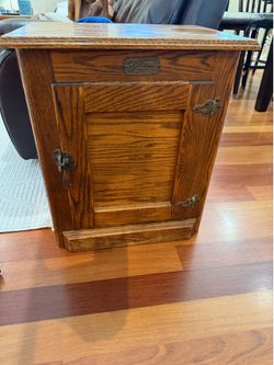Side table. Need a little refinishing. Vintage