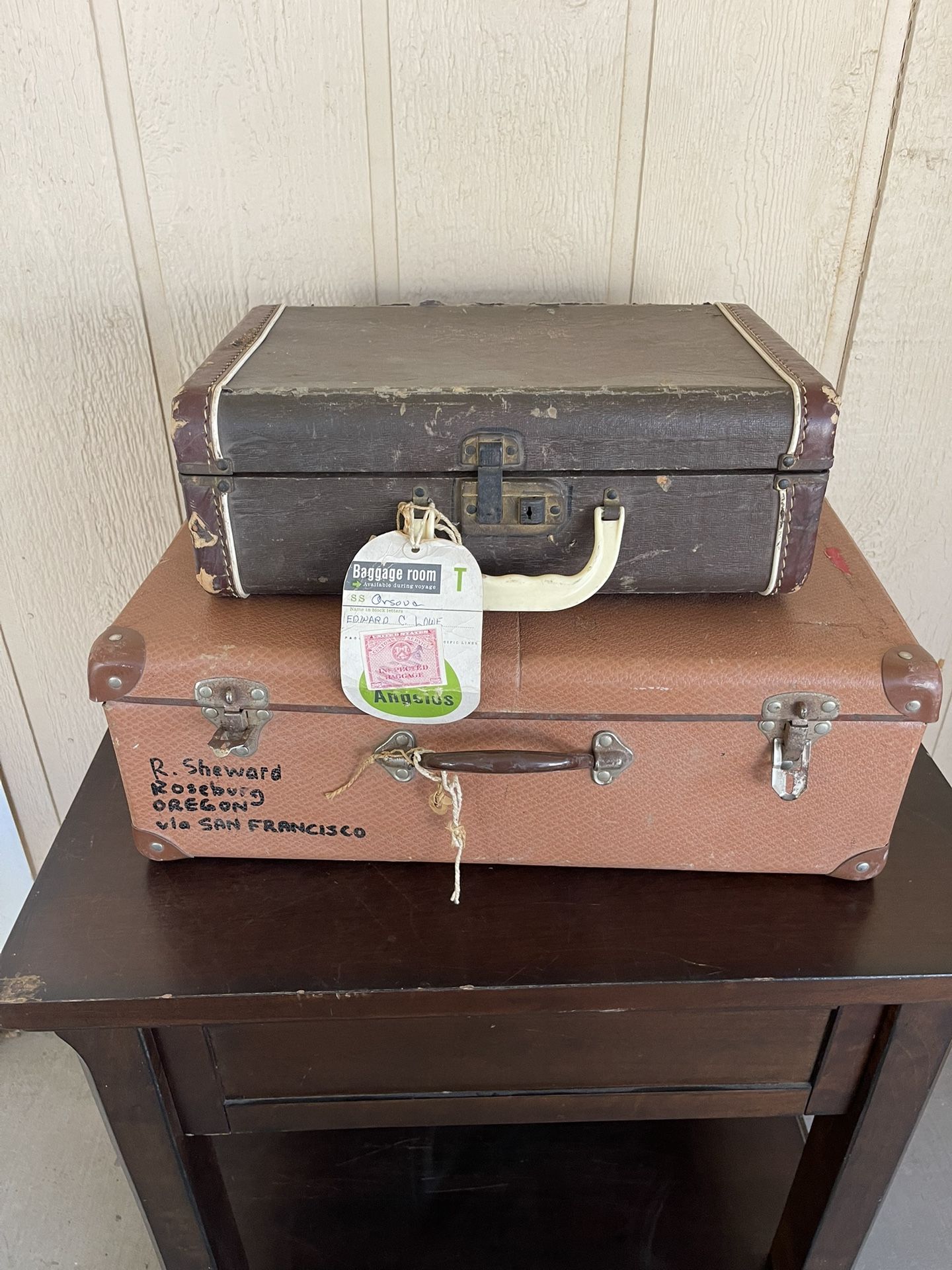 Fun Old Vintage Antique Suitcases Trunks